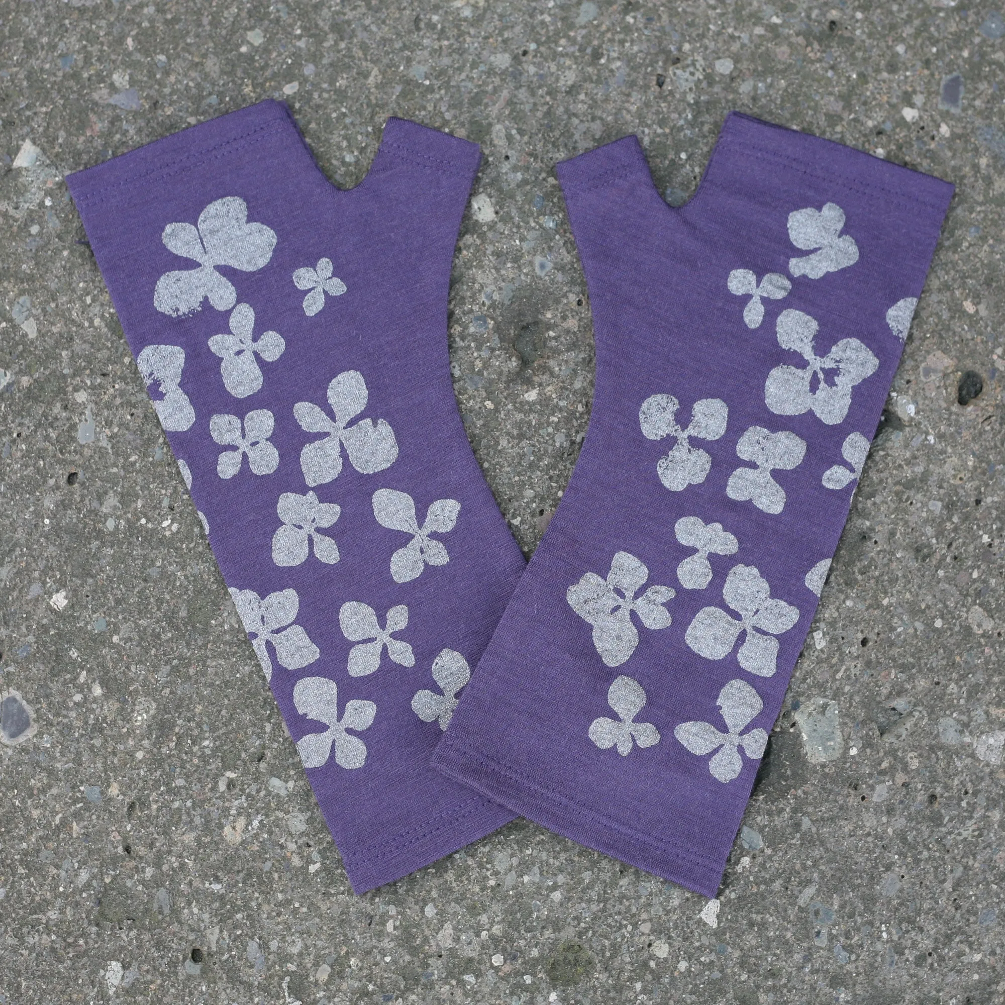 Purple hydrangea print merino fingerless gloves