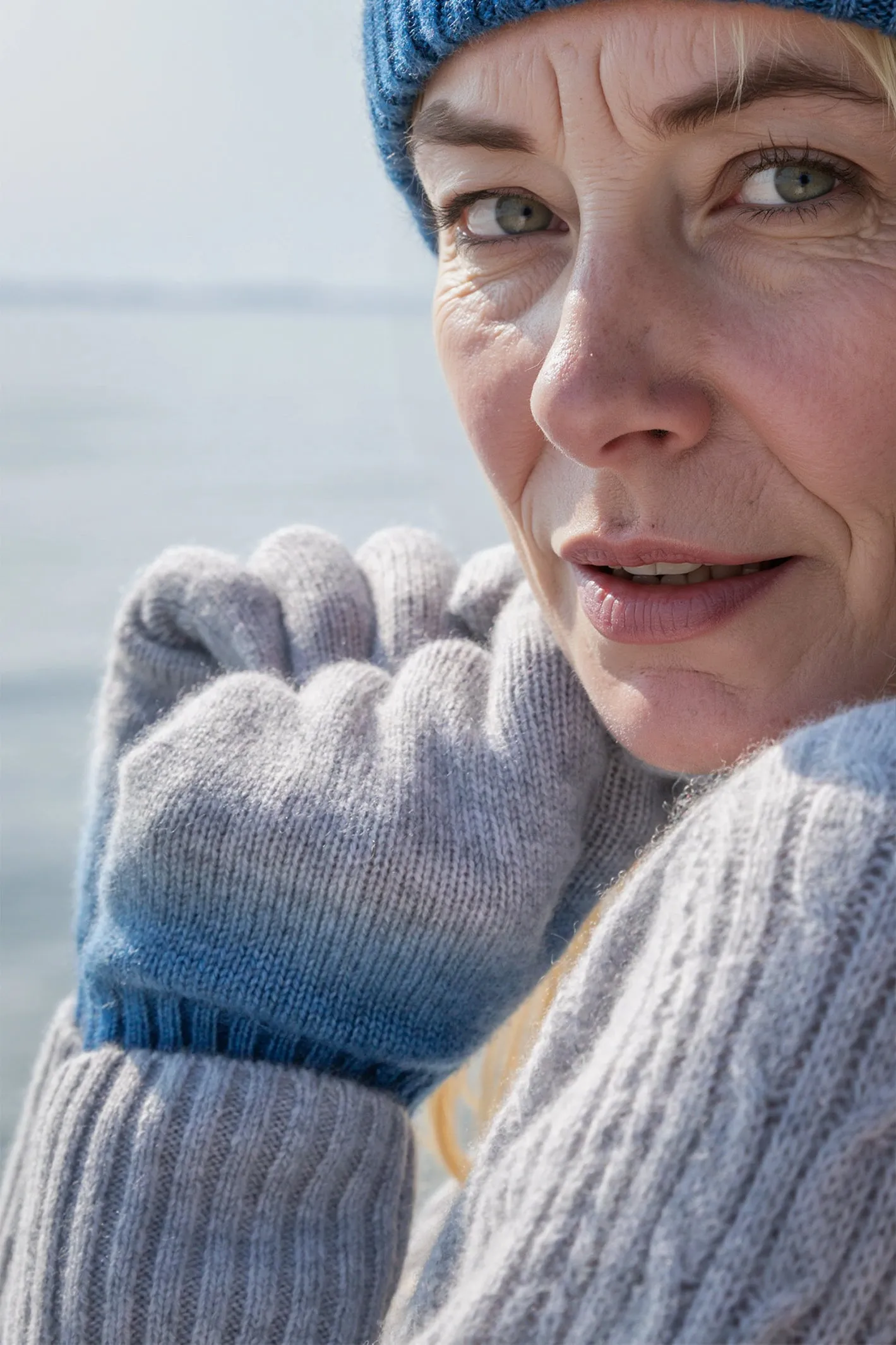 Sustainable Cashmere Glove - Blue Dip-Dye